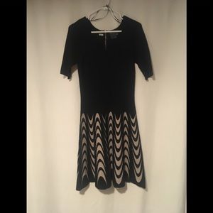Sweater dress black at top white/black bottom